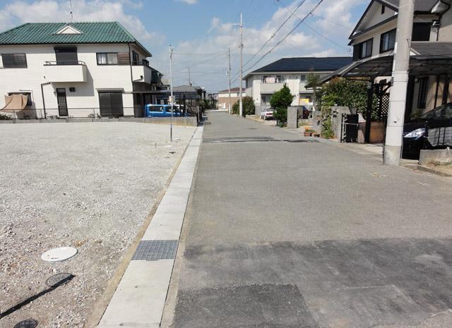 Local photos, including front road. Local streets