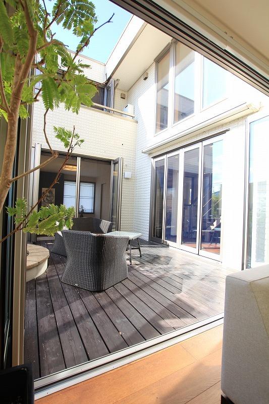 exhibition hall / Showroom. Exhibition hall model house. Terrace located between the living and the Japanese-style room. In BBQ and tea time. . ※ This model is a model of housing exhibition hall of the Seishin Chuo.