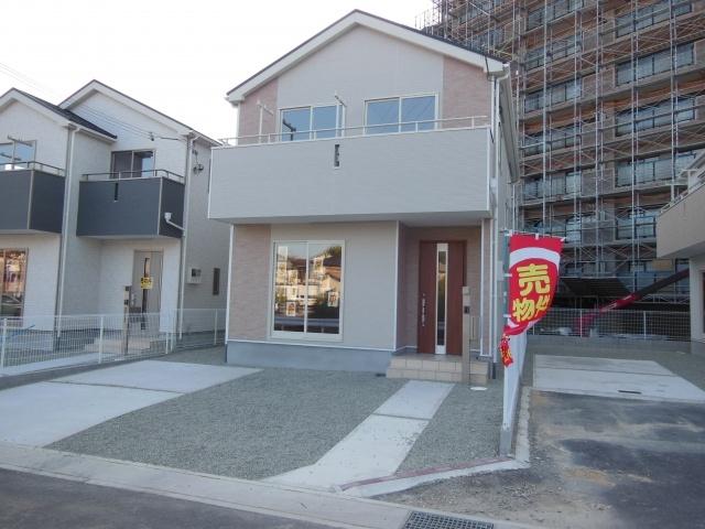 Local photos, including front road. October 10 shooting