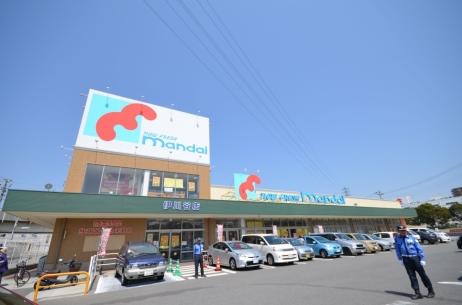 Primary school. 481m until Bandai Ikawadani shop