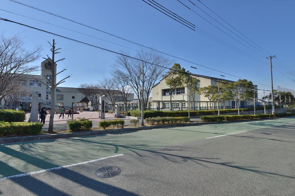 Primary school. Higashimachi until elementary school 790m