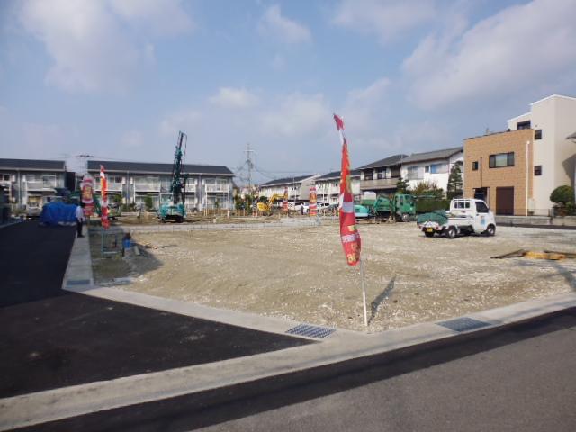 Local photos, including front road. Local (11 May 2013) Shooting