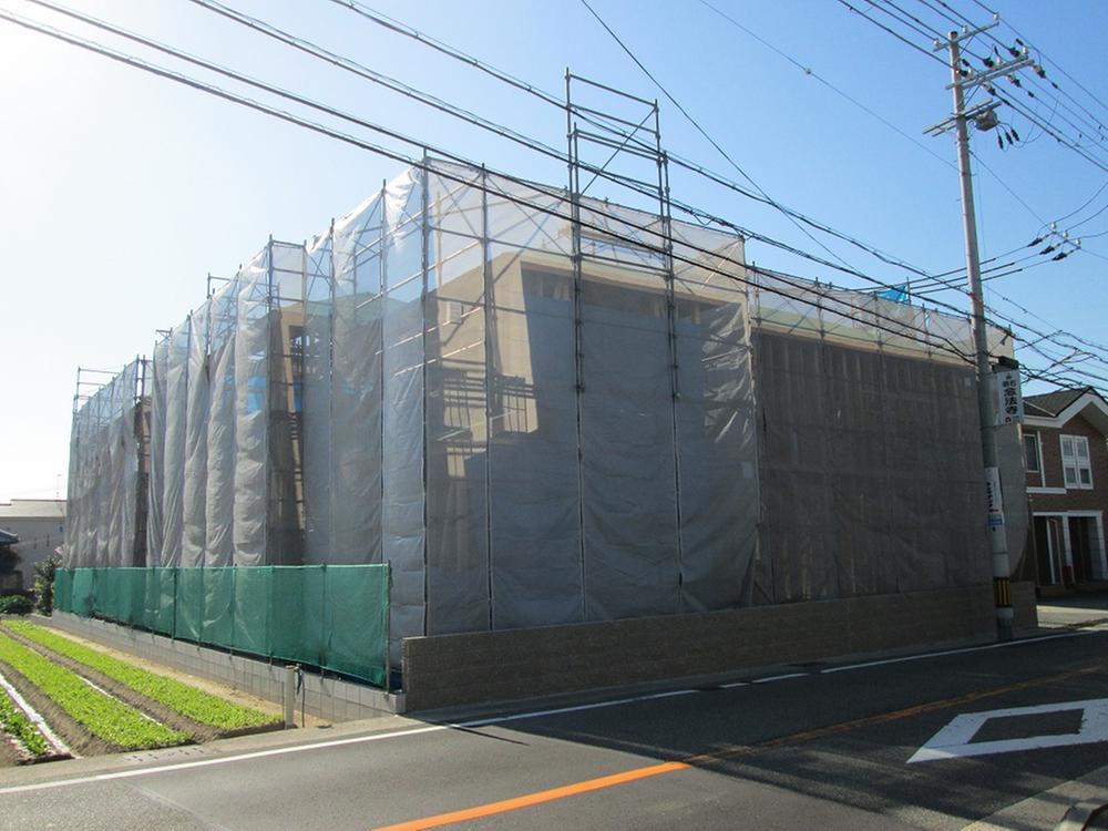 Local photos, including front road. Local 2013.12.1 Shooting