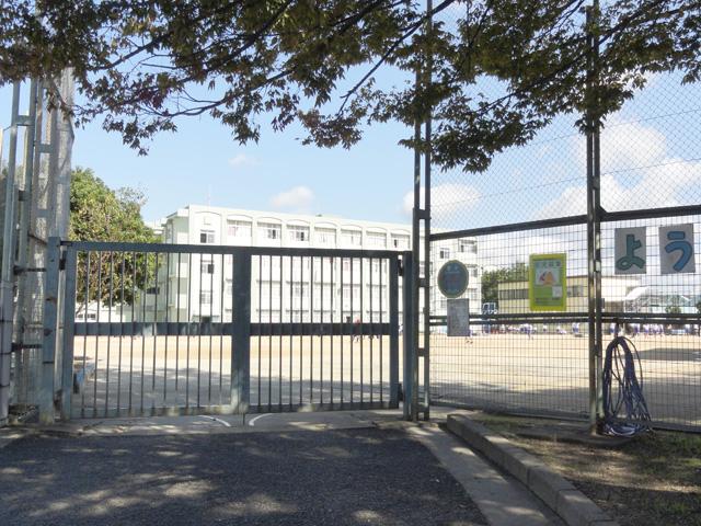 Primary school. 550m to Takatsu Bridge Elementary School