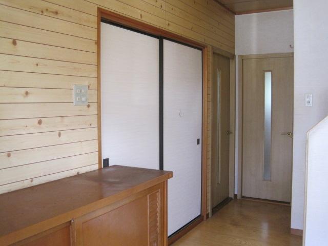 Entrance. Local (July 2013) Shooting