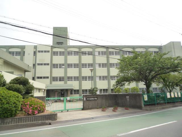 Primary school. Takatsu Bridge Elementary School