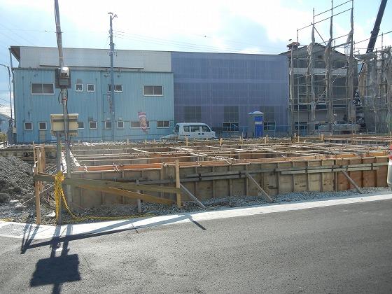 Local photos, including front road. Local (12 May 2013) Shooting