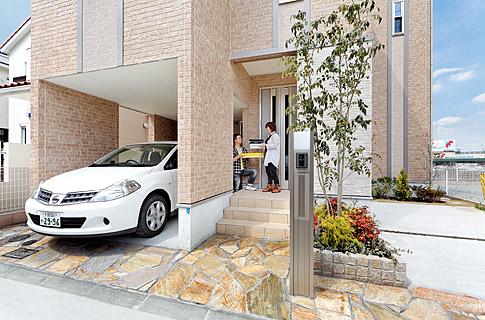Other local. Shortcut from the built-in garage to the front door is, Also useful when you carry a shopping and luggage. Car space is reserved 2 car, Also we have established outlet for an electric vehicle. Exterior design and texture also taste in real (No. 53 land model house)