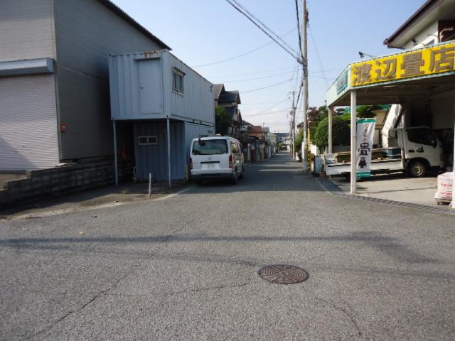 Local photos, including front road. Local (November 8, 2013) Shooting