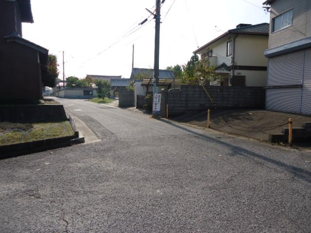 Local photos, including front road. Local (November 8, 2013) Shooting