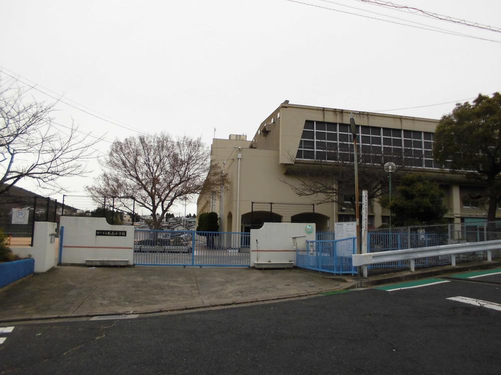Primary school. 384m to Kobe Municipal Kitayama Elementary School