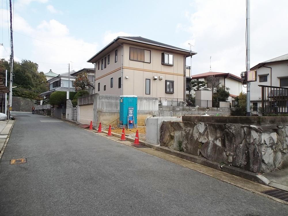 Local photos, including front road. Local (11 May 2013) Shooting