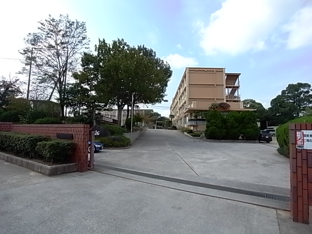 Junior high school. 1547m to Kobe Municipal Iwaoka junior high school (junior high school)