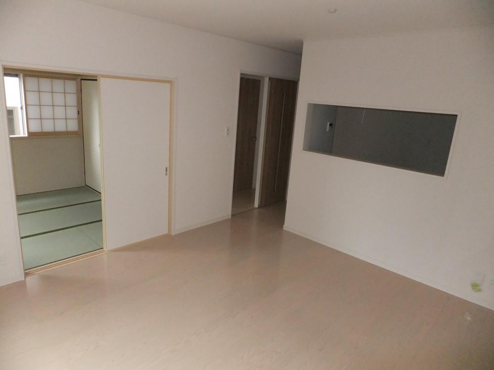 Same specifications photos (living)