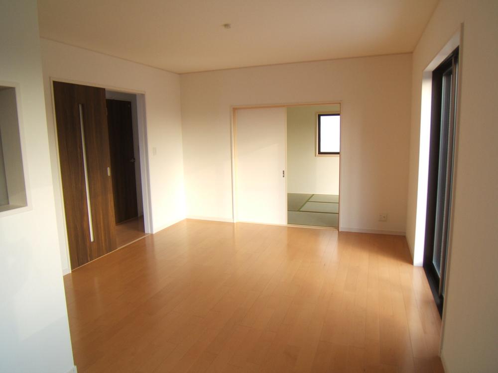 Same specifications photos (living)