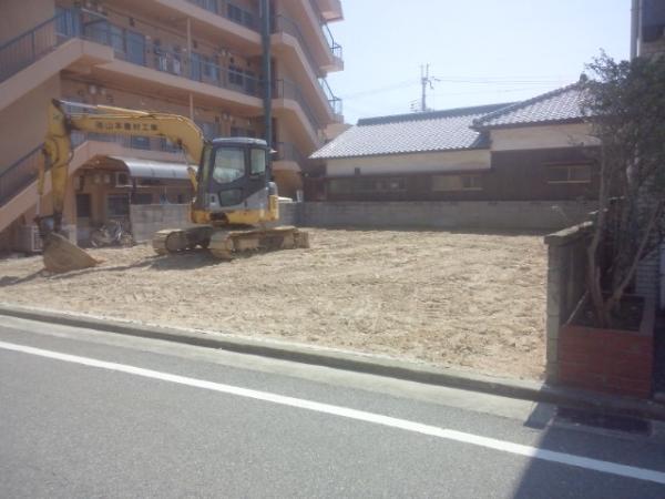 Other local. Parking spaces there are two cars!