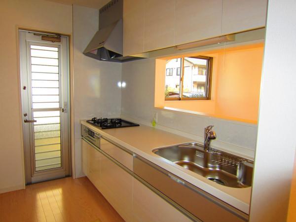 Same specifications photo (kitchen). You family will spend happily with everyone because it is counter kitchen.