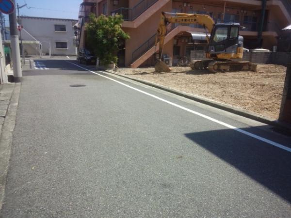 Local photos, including front road. Front road width 6.0 m