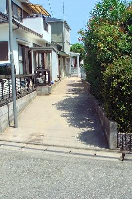 Parking lot. Ordinary car one mini one Allowed