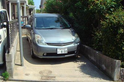 Parking lot. Ordinary car one mini one Allowed
