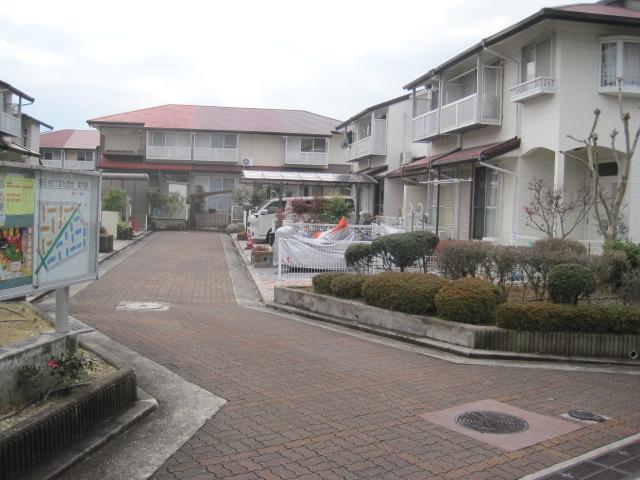 Local photos, including front road. Local (12 May 2013) Shooting