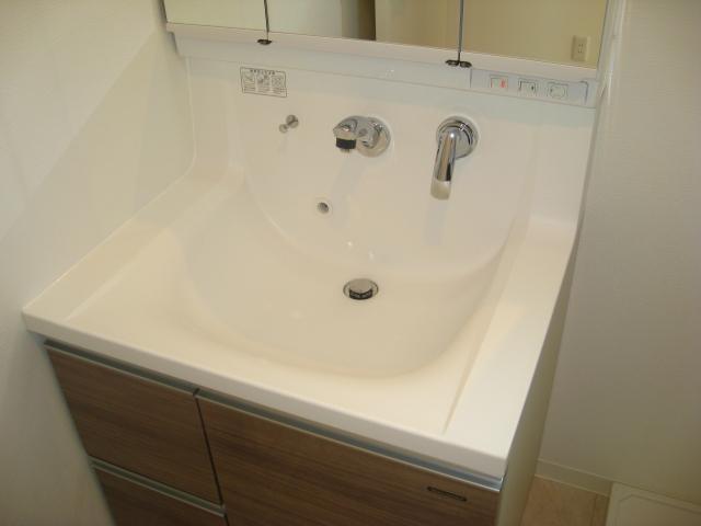 Wash basin, toilet. Local (November 2, 2013) Shooting