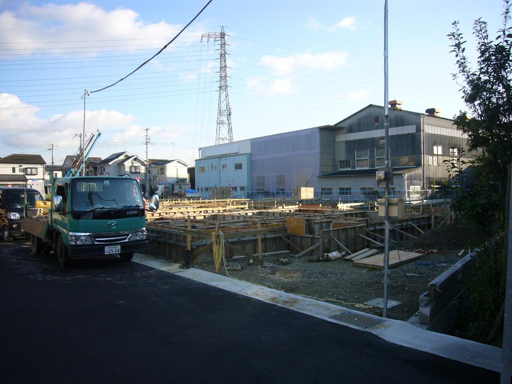 Local photos, including front road. Local (11 May 2013) Shooting