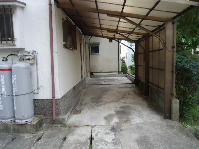 Parking lot. Local (October 18, 2013) Shooting