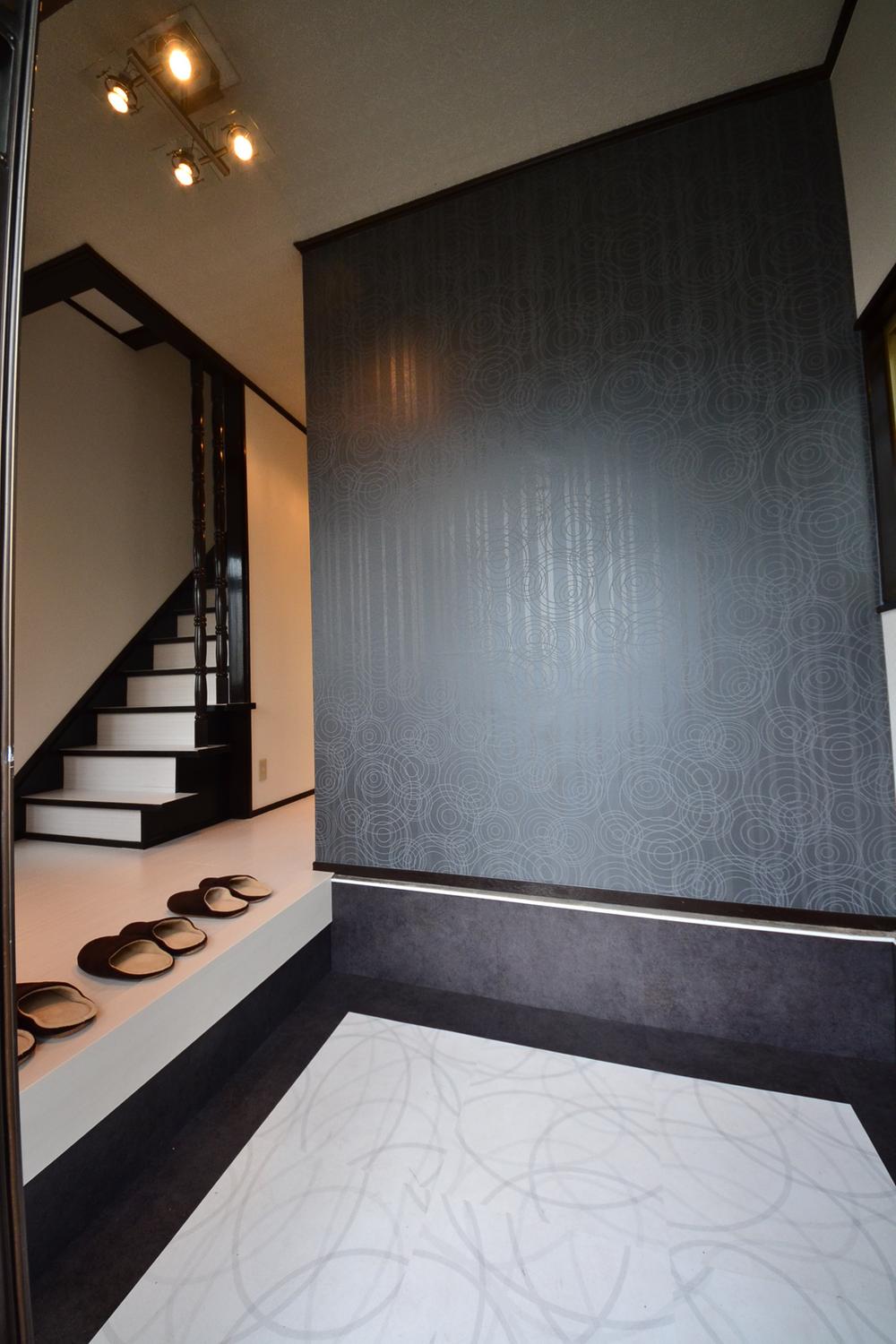 Entrance. Local (November 5, 2013) Shooting