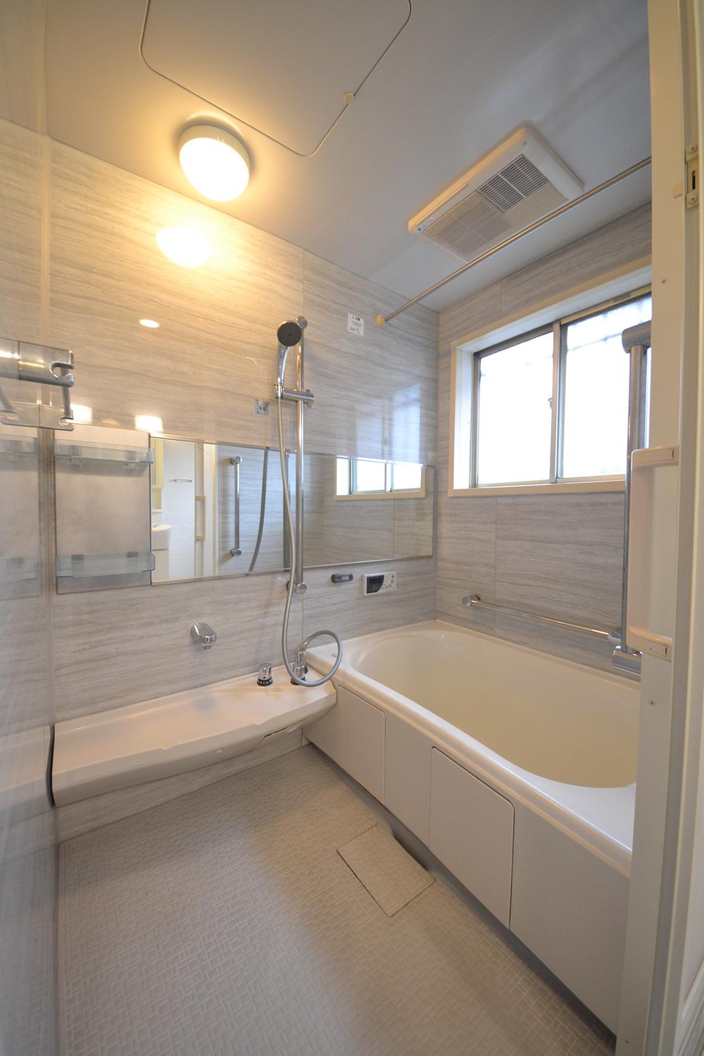 Bathroom. Local (November 5, 2013) Shooting