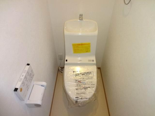 Toilet. 1st floor ・ Second floor toilet. Shower toilet.