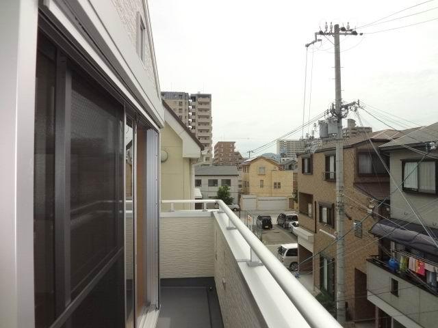 Balcony. 3rd floor balcony. Hito is good.