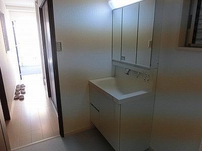 Wash basin, toilet. Room (August 2013) Shooting