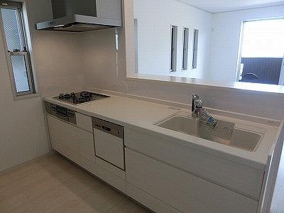 Kitchen. Room (August 2013) Shooting White clean kitchen