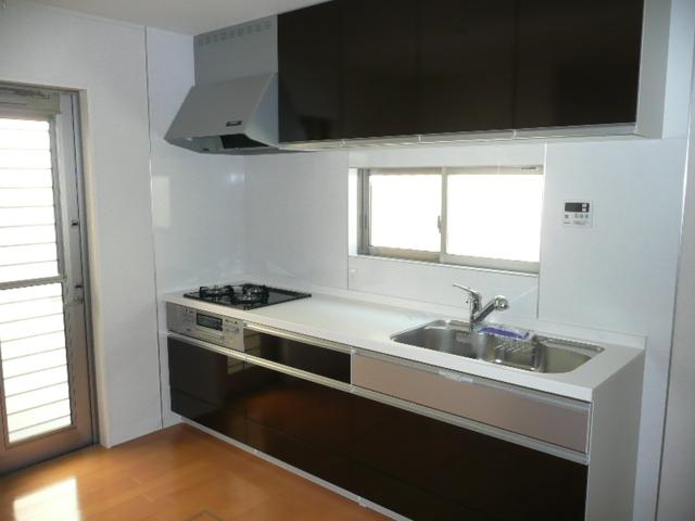 Same specifications photo (kitchen). It is a water purifier with faucet. 