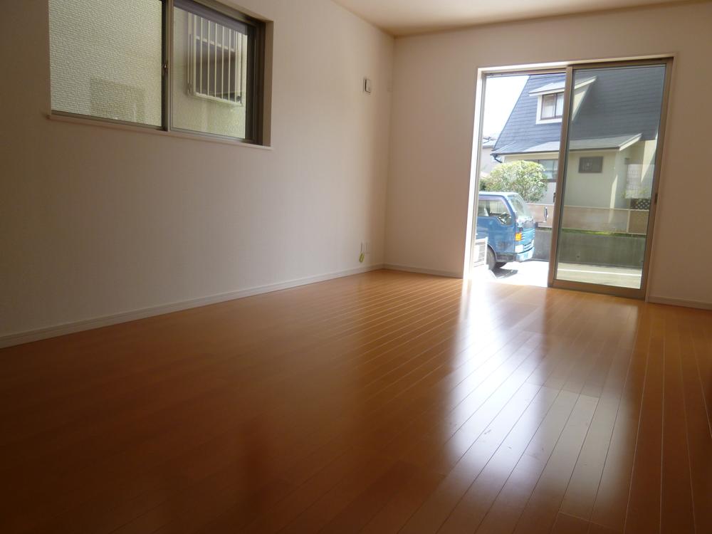 Same specifications photos (living)