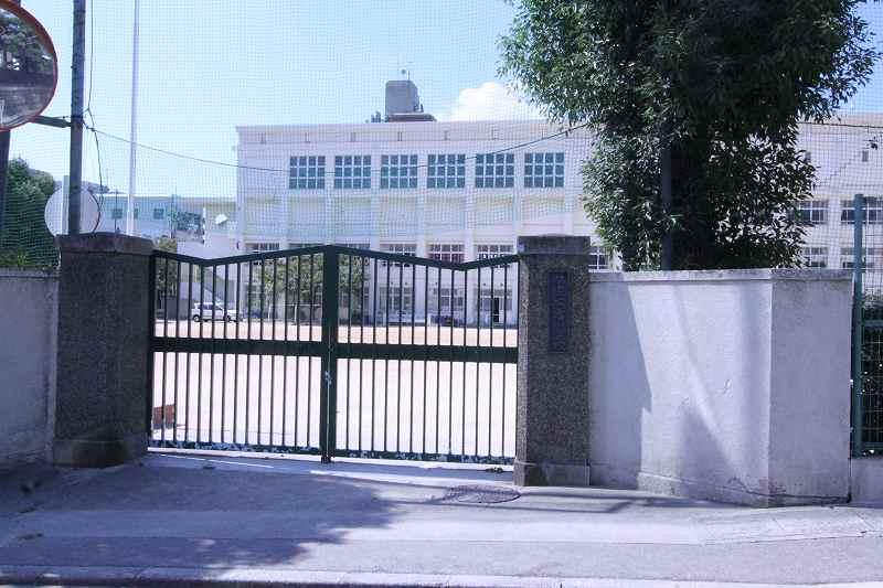 Primary school. Itayado 720m walk about 9 minutes to elementary school. English lessons and hands-on learning, such as, Education has been carried out actively to nurture a rich mind. 