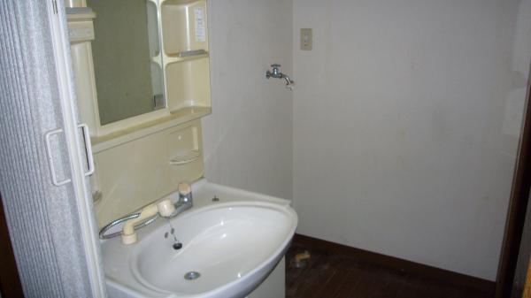 Wash basin, toilet. Wash 2013 December shooting