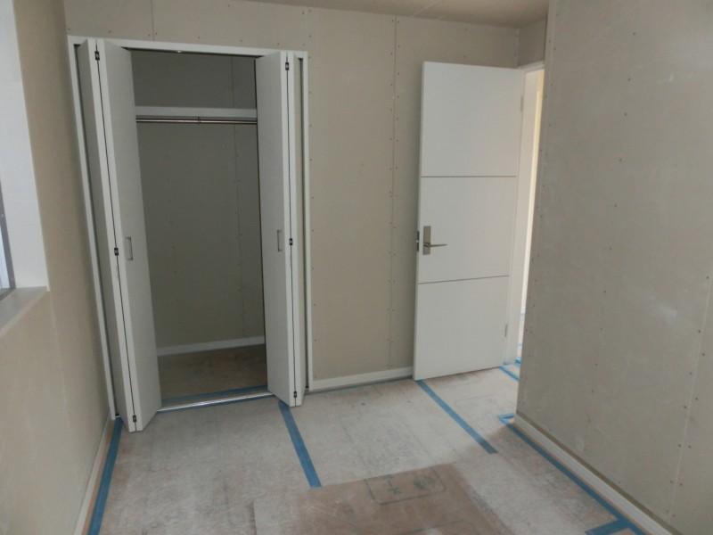 Non-living room. Indoor (11 May 2013) Shooting Under construction Cross is not yet crawling