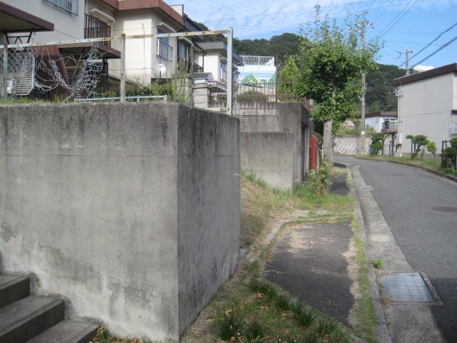 Local photos, including front road. Local (11 May 2013) Shooting