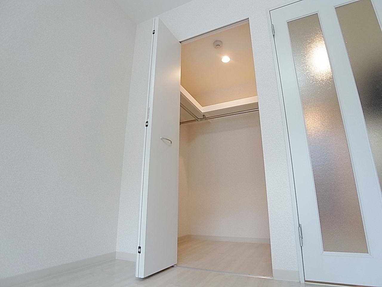 Receipt. Walk-in closet is spacious