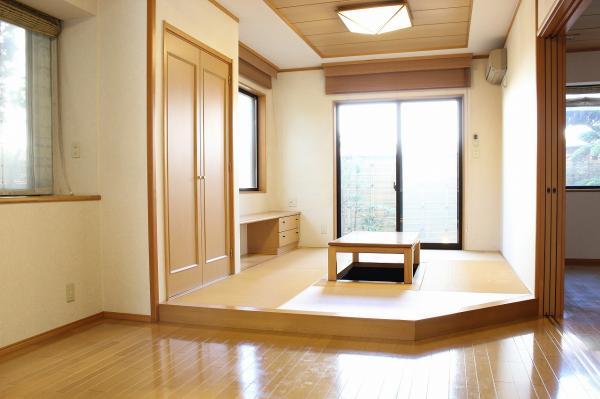 Living. With digging your stand