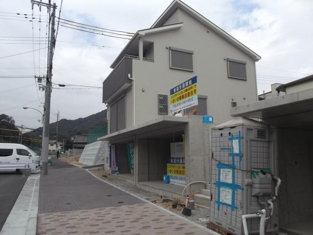 Local photos, including front road. Local (12 May 2013) Shooting