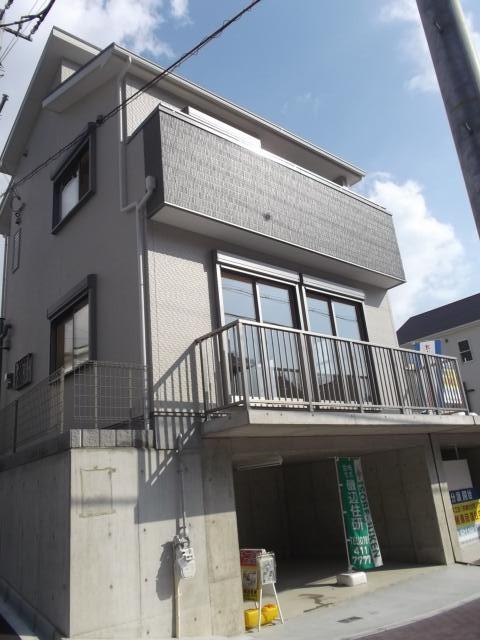 Local appearance photo. Local (12 May 2013) Shooting