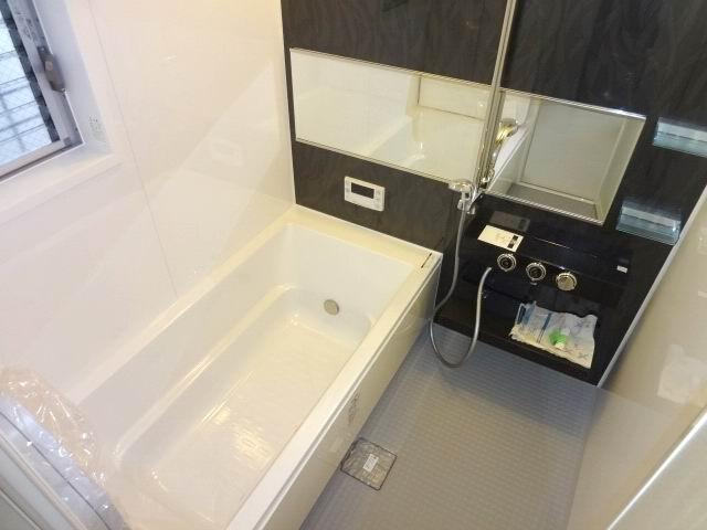 Bathroom. First floor bathroom. System bus with drying heater.