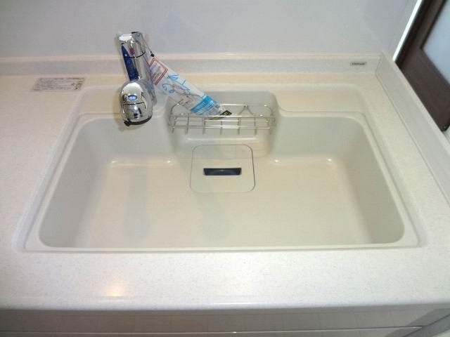 Same specifications photo (kitchen). Water purifier built-in shower faucet.