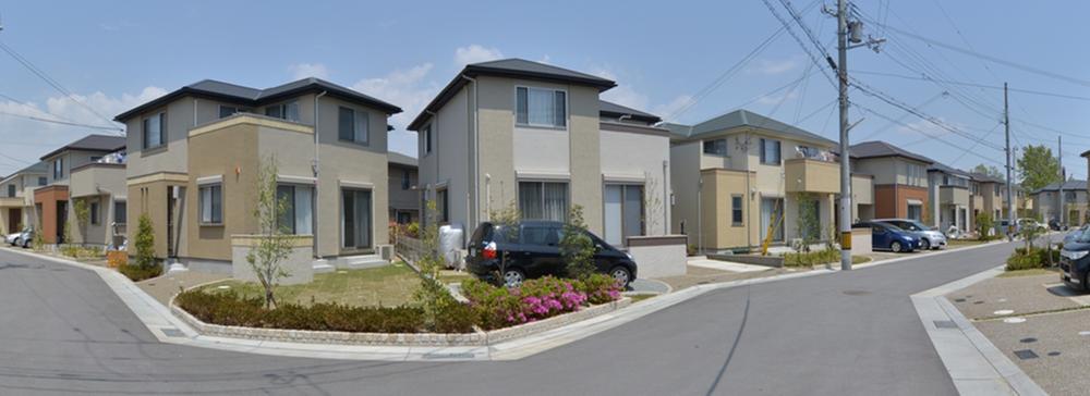 While remaining within easy reach of large-scale commercial facility is spread in front of the station "Myodani" an 11-minute walk to the station, Local is that a quiet residential area of ​​the city district of leeway has been formed poured the sunlight, Bliss of the location that combines the green and convenience. 