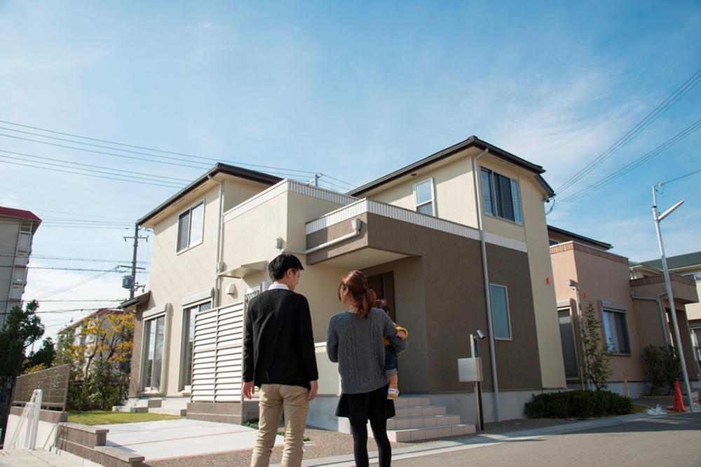 Local appearance photo. Enhance sunny corner lot plan is in the final season sale. 