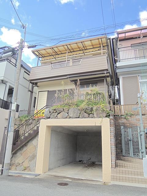 Local appearance photo. Local (11 May 2013) Shooting