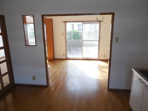 Living. Match the DK and Western and 13 Pledge!